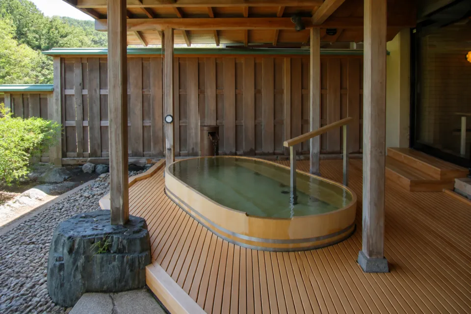 長瀞温泉 花のおもてなし 長生館の檜露天風呂
