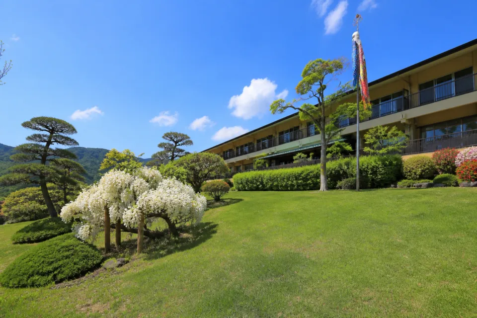 長瀞温泉 花のおもてなし 長生館の春の庭園