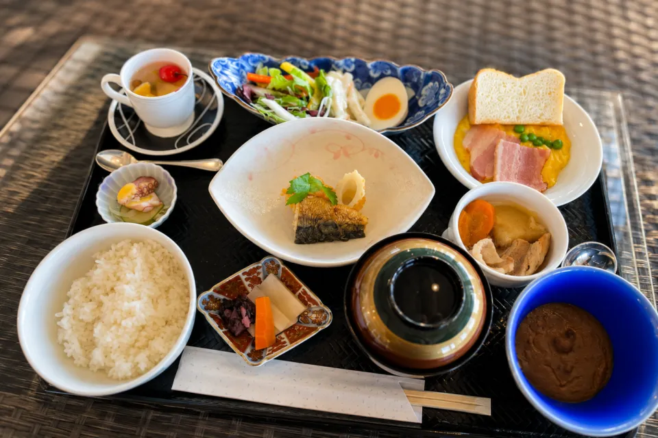 クレイトンベイホテルの和洋の朝食膳