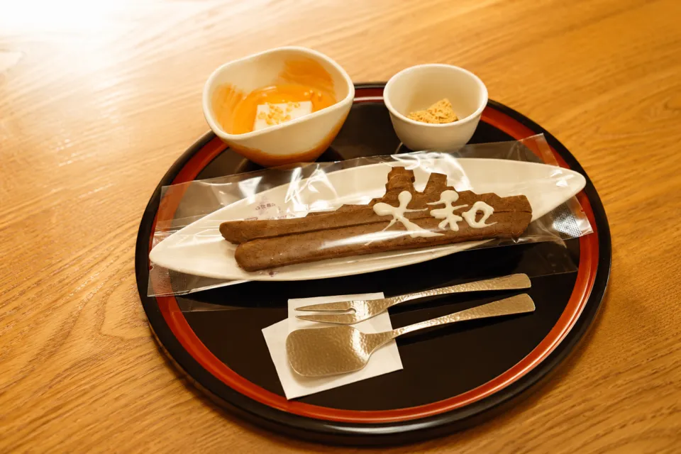 クレイトンベイホテルの船形の焼き菓子とデザート