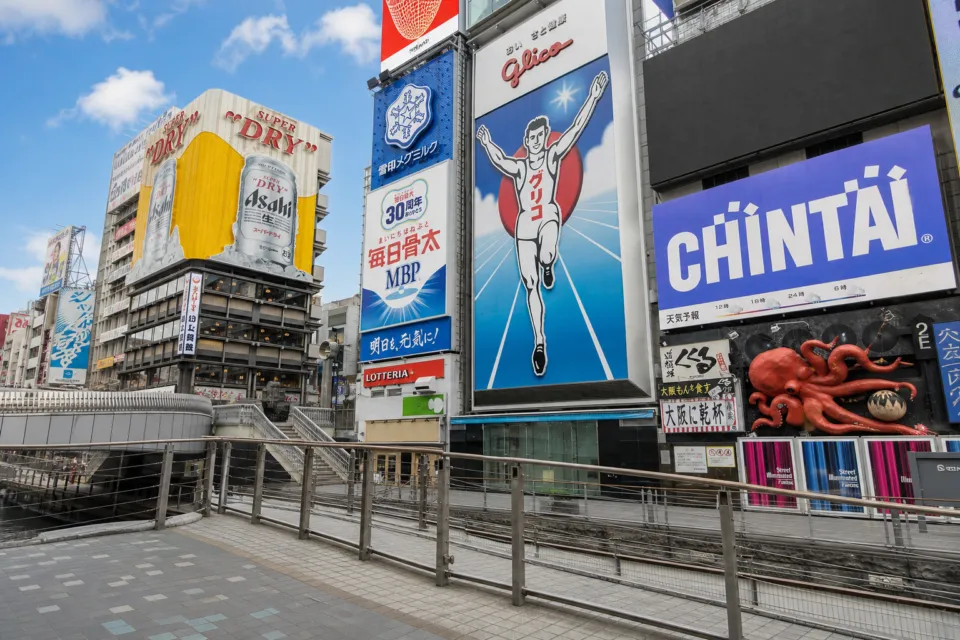 クロスホテル大阪の近くにある道頓堀のグリコサイン