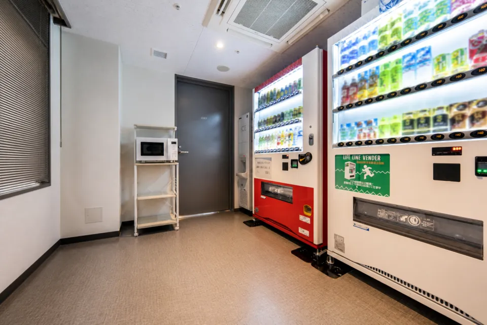 ダイワロイネットホテル山形駅前の自動販売機・電子レンジ・製氷機コーナー