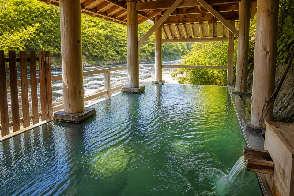 伝承千年の宿 佐勘の名取川を望む露天風呂 河原の湯