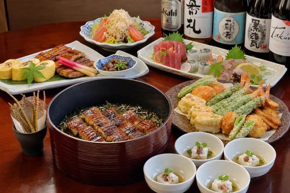 江戸川 ならまち店の鰻料理を囲む宴会料理