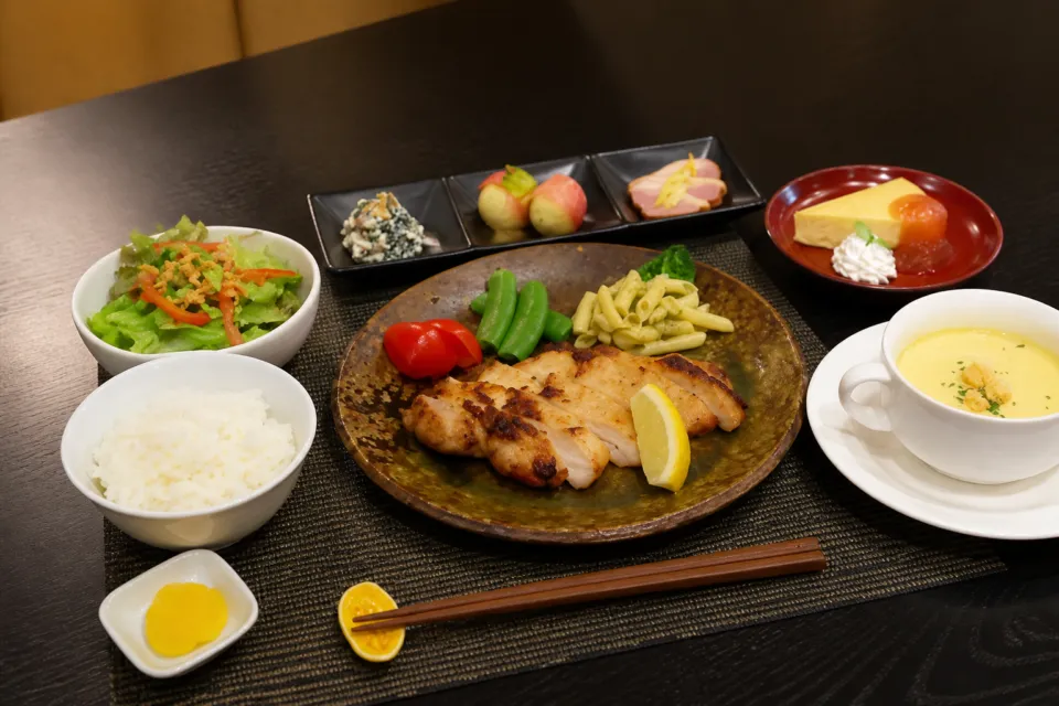 フォレストヴィラ夢寿々のグリルチキンディナー