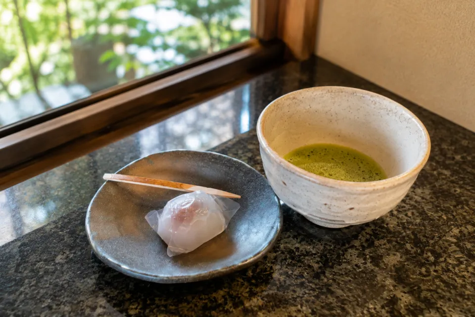 源氏香の抹茶と和菓子