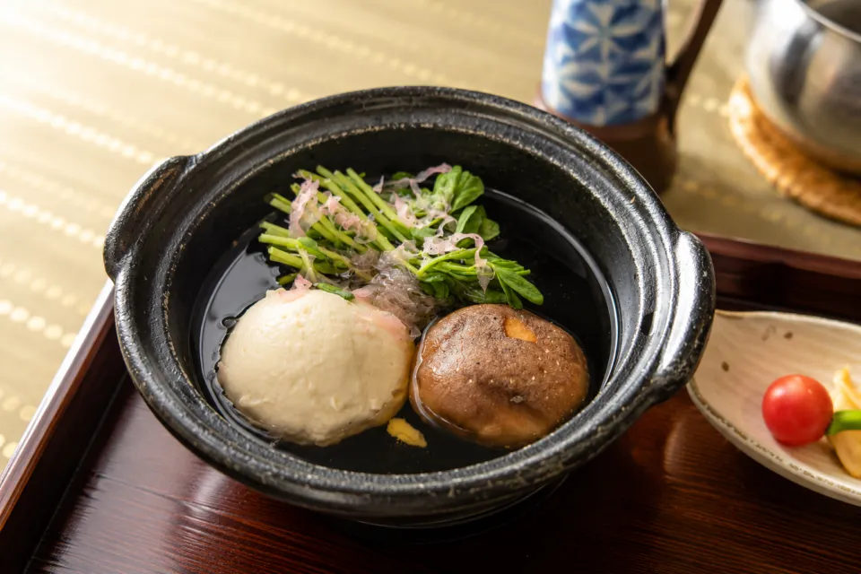 下呂温泉 山形屋の豆腐としいたけの鍋料理