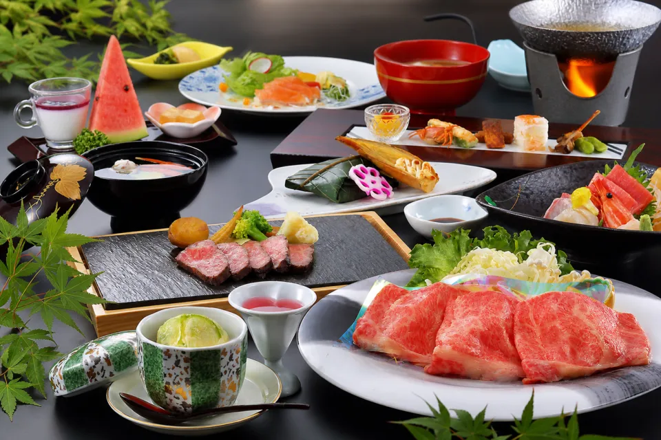 仙峡の宿 銀山荘の山形牛を含む夕食膳