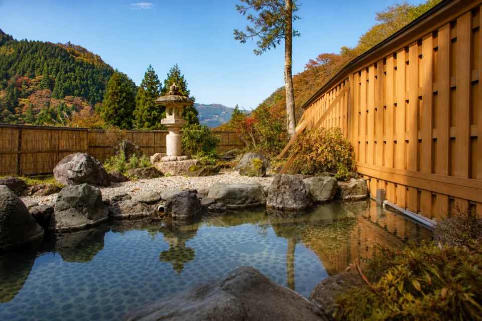 五箇山荘の山景色を望む露天風呂