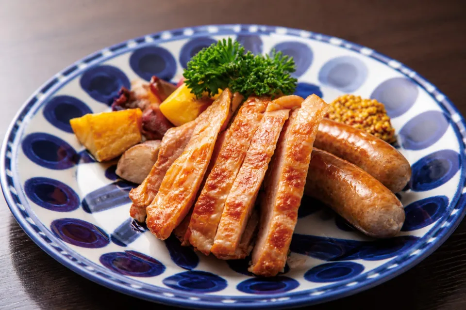 Grill＆Steak 妙月坊のベーコンとソーセージの盛り合わせ