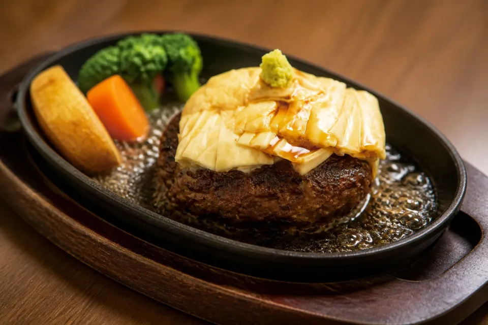 Grill&Steak 妙月坊の生湯波をのせたビーフハンバーグ