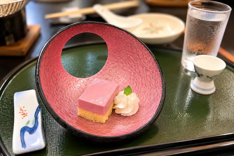 八幡平ハイツのピンク色のデザート