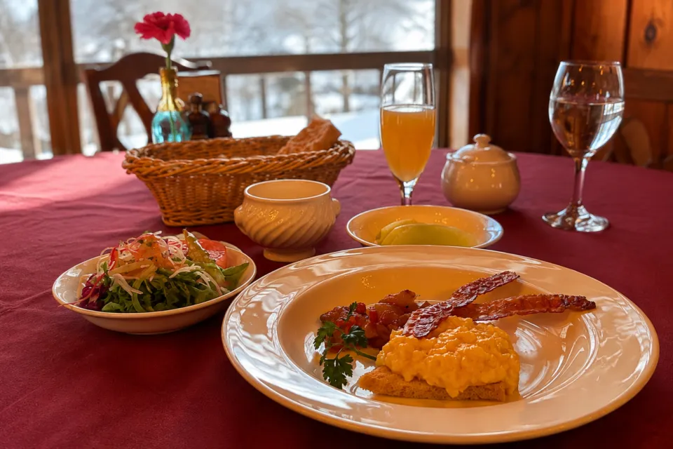 八甲田ホテルの卵料理とベーコンの朝食