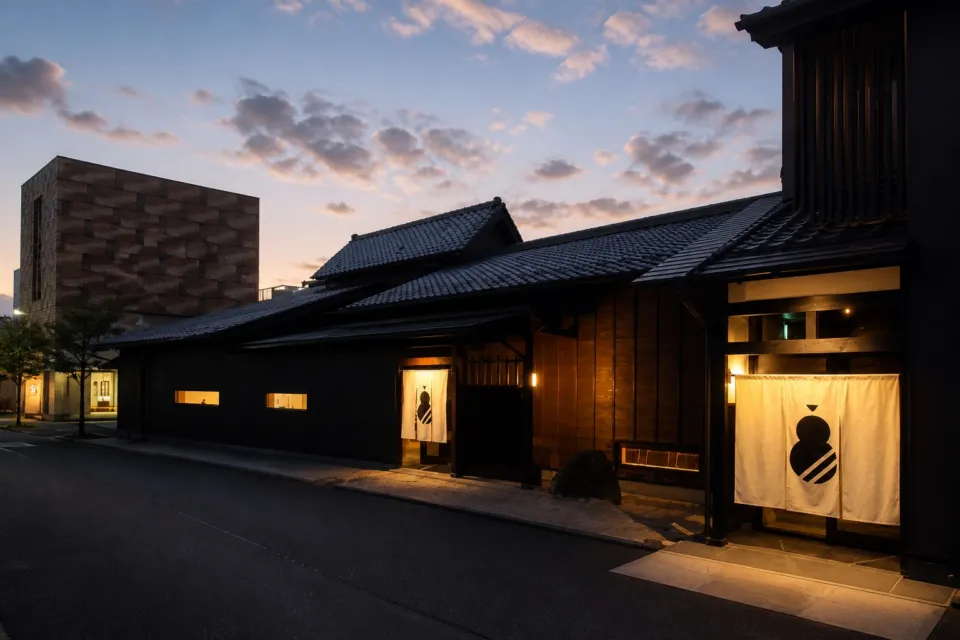 ひさご寿しの夕景の店舗外観