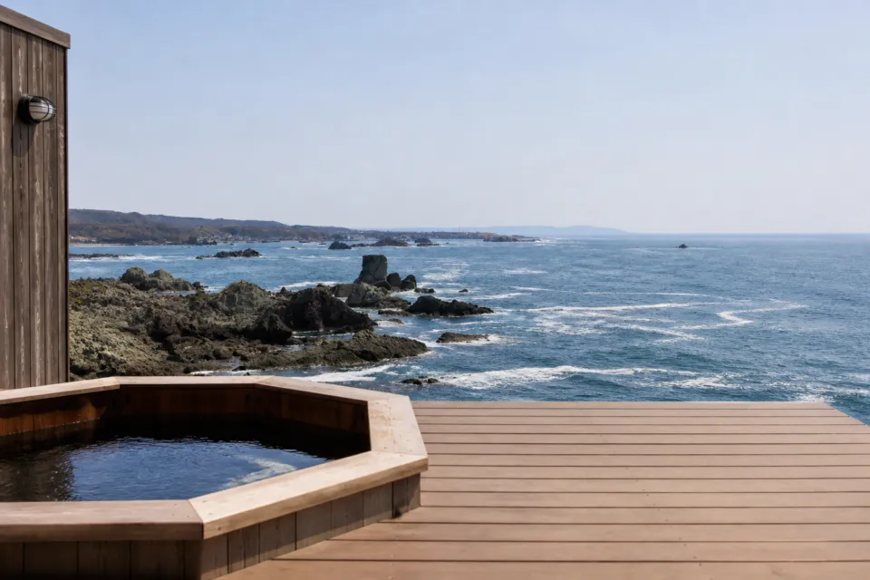 HOTEL AZUMAの七浦海岸と日本海
