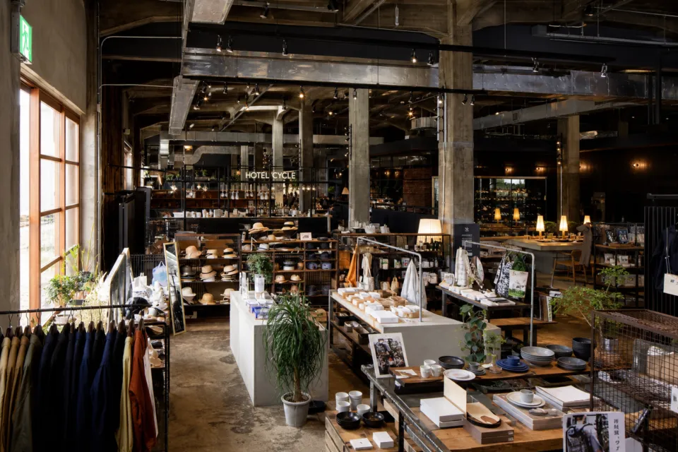 HOTEL CYCLEの館内にあるshima SHOP