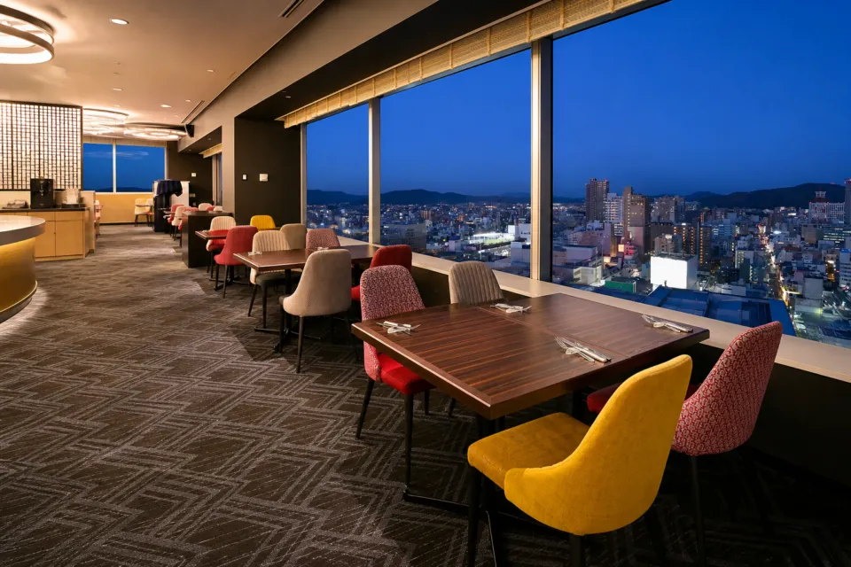 ホテルグランヴィア岡山の夜景を望むダイニングバー
