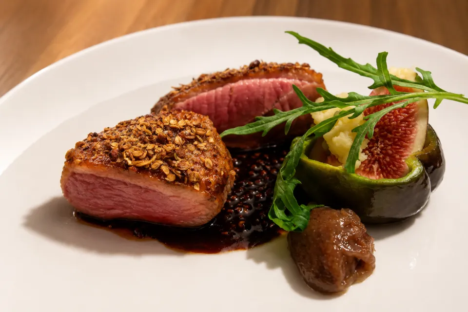 ホテル ラネージュの肉料理とイチジクの一皿