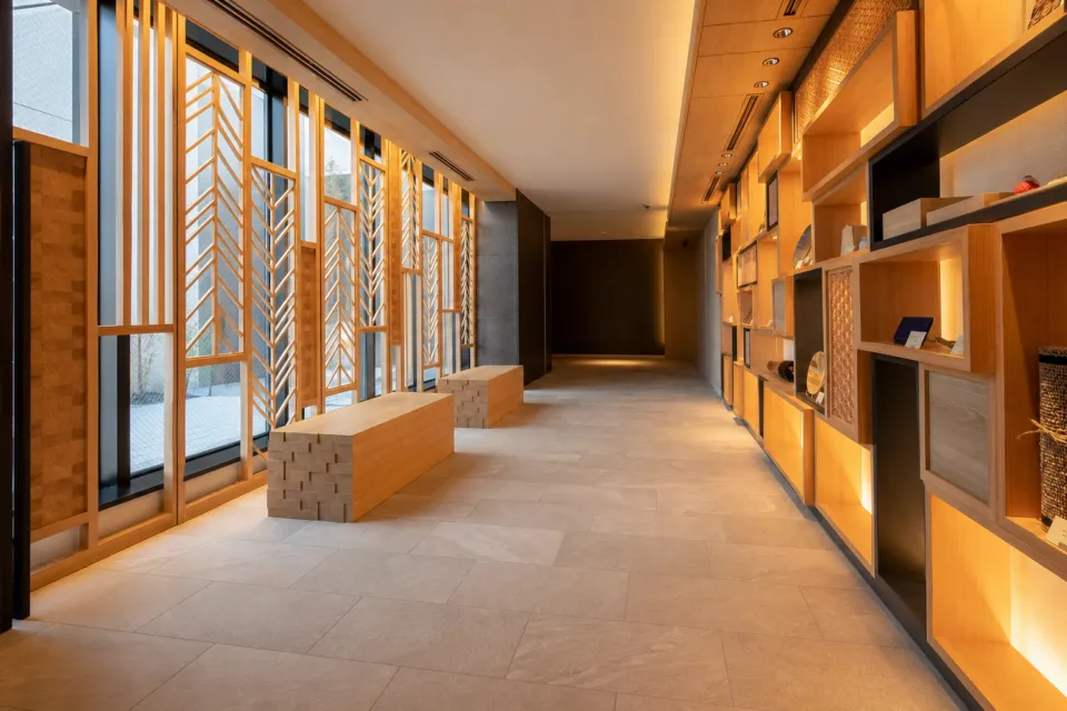 ホテルメトロポリタン山形の工芸展示コーナー