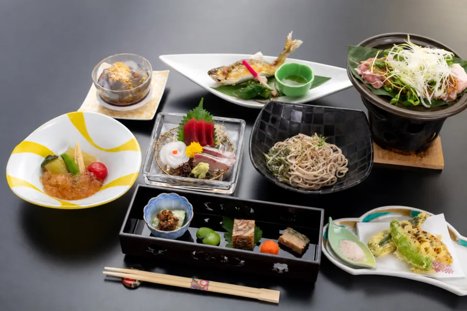 ホテル美やまの季節の会席料理