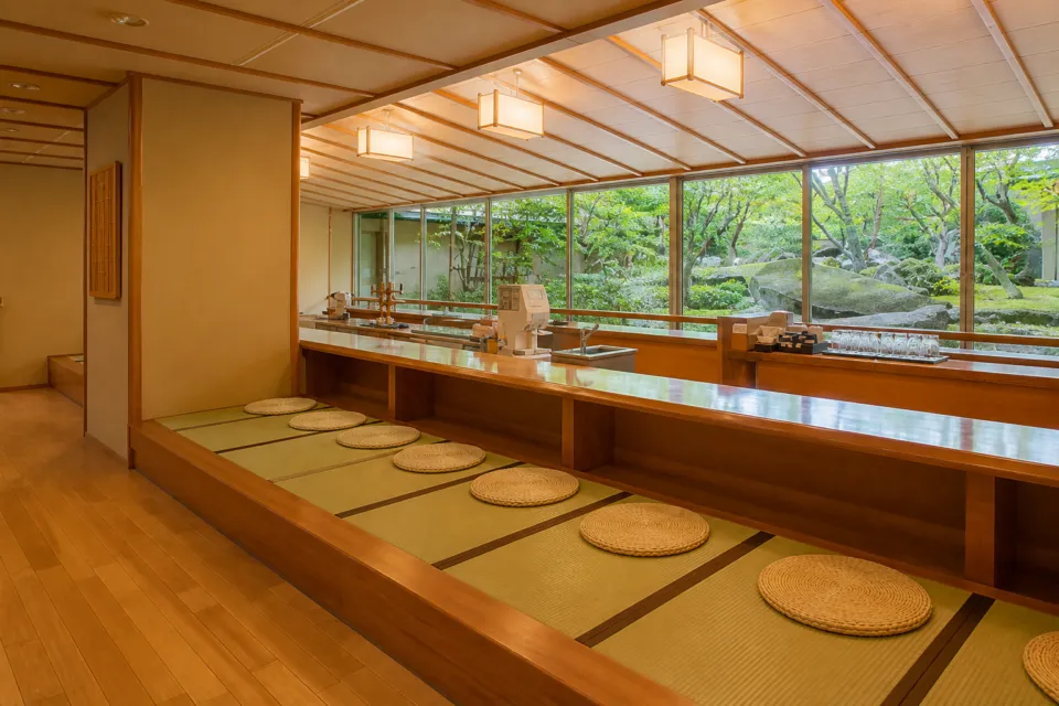 ホテルナガシマの庭を望む湯上り茶屋