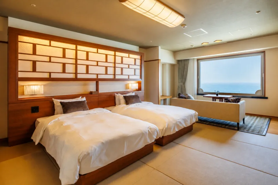 HOTEL OOSADOのオーシャンフロント 和室10畳のツインベッド