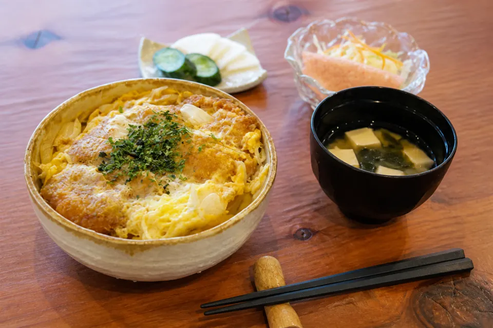 育風堂精肉店の厚切りカツ丼