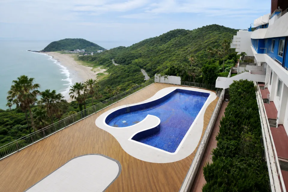 伊良湖オーシャンリゾートの海を望む屋外プール