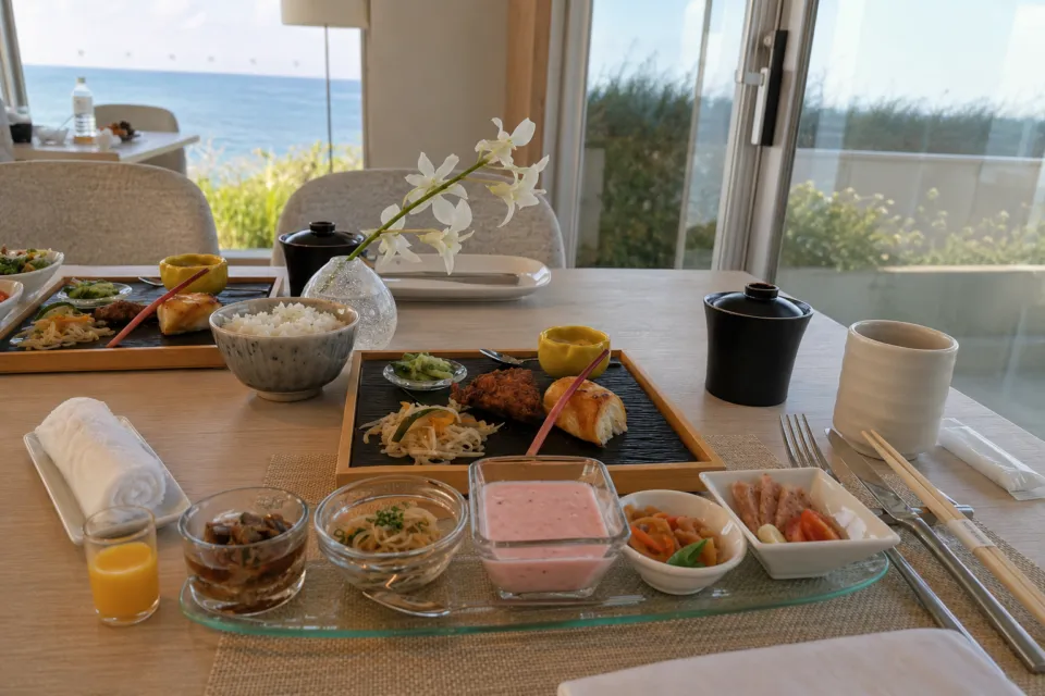 イラフ SUI ラグジュアリーコレクションホテル 沖縄宮古の海を望む朝食