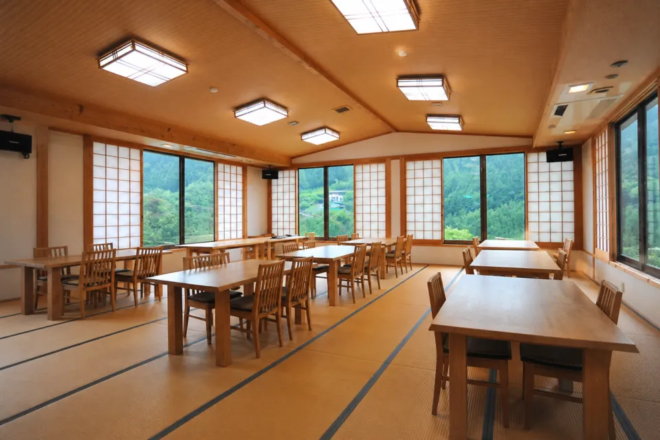 祖谷の宿 かずらやの山を望む食事処