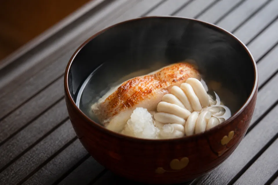 神楽坂 石かわの焼き魚を盛り付けた料理