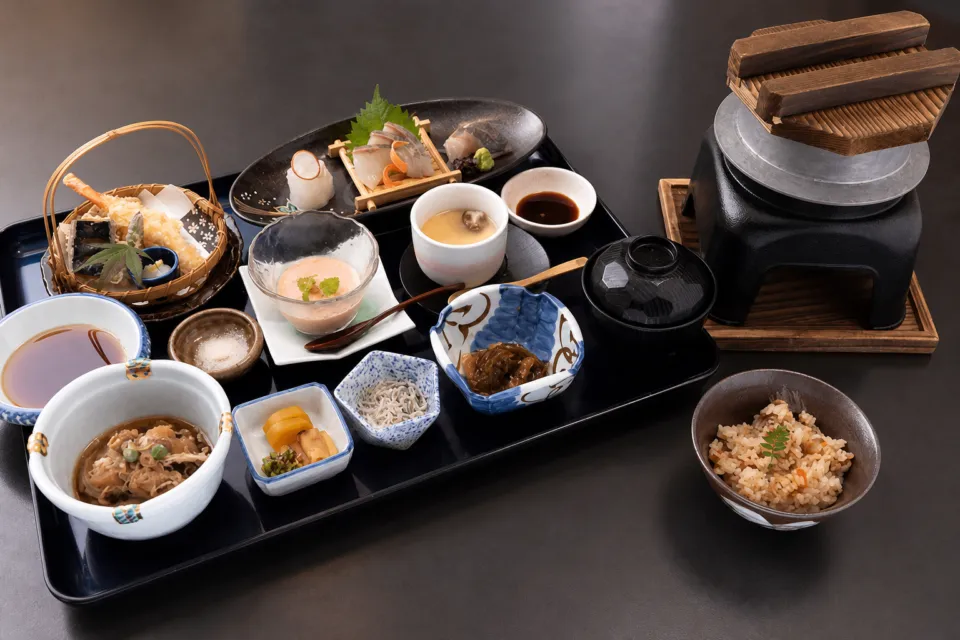 海軍さんの料亭 五月荘の天ぷら付き御膳