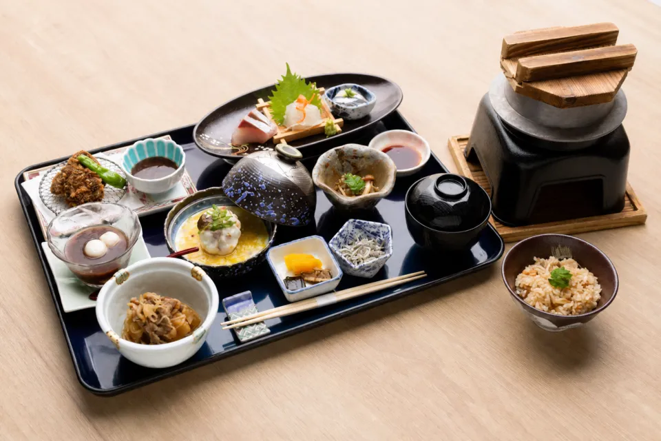 海軍さんの料亭 五月荘の釜めし付き御膳
