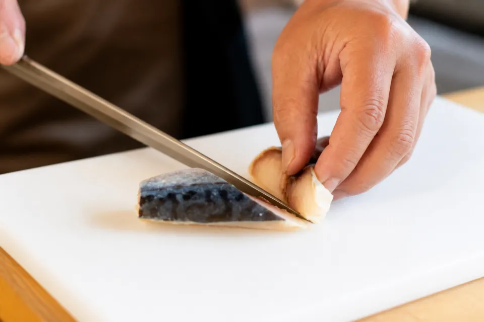 柿の葉すし ひょうたろうの鯖を薄く切る工程