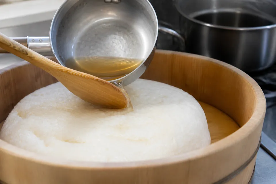 柿の葉すし ひょうたろうの酢飯を合わせる工程