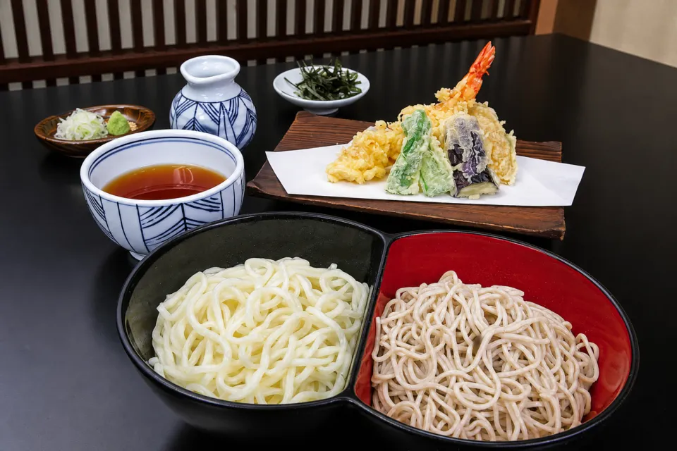 鎌倉 峰本 八幡宮前本店の合盛り天せいろ