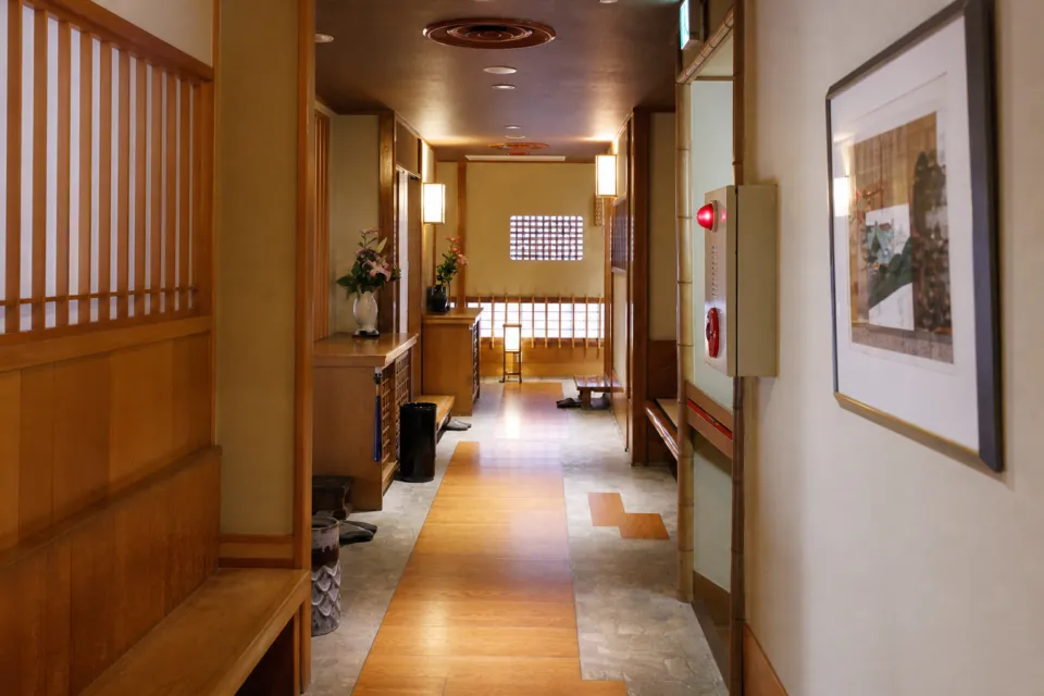 鎌倉 峰本 八幡宮前本店の2階個室へ続く廊下