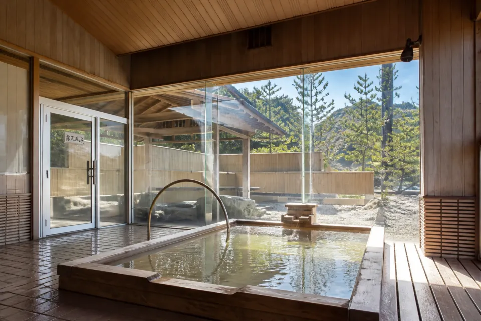 KAMEYA HOTELの檜風呂