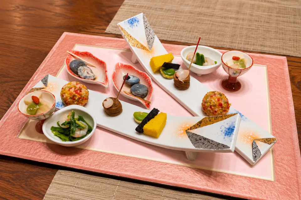 鴨川館の彩り豊かな前菜盛り合わせ
