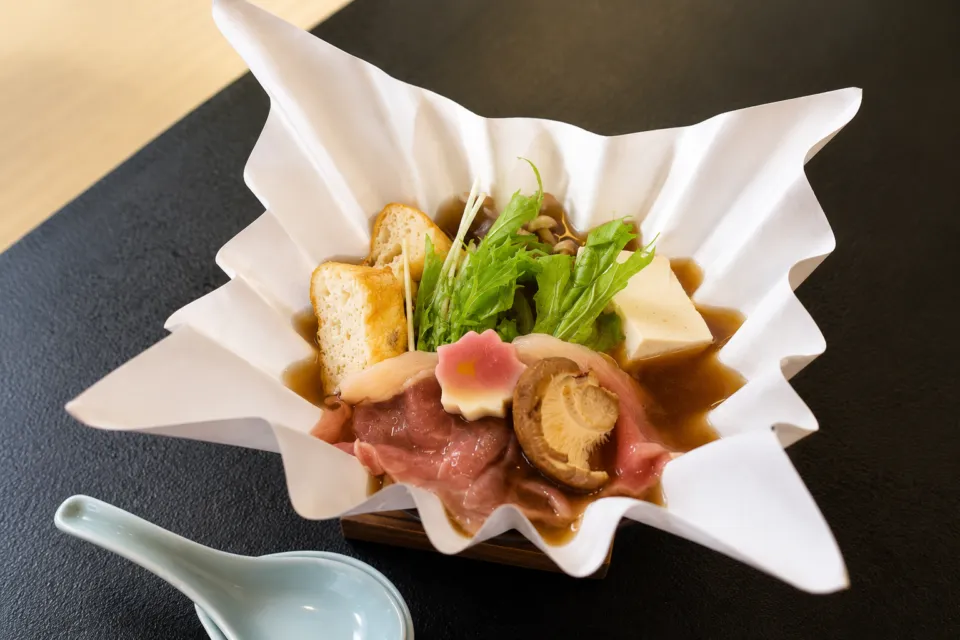 景勝の宿 芳雲館の肉と野菜の鍋料理
