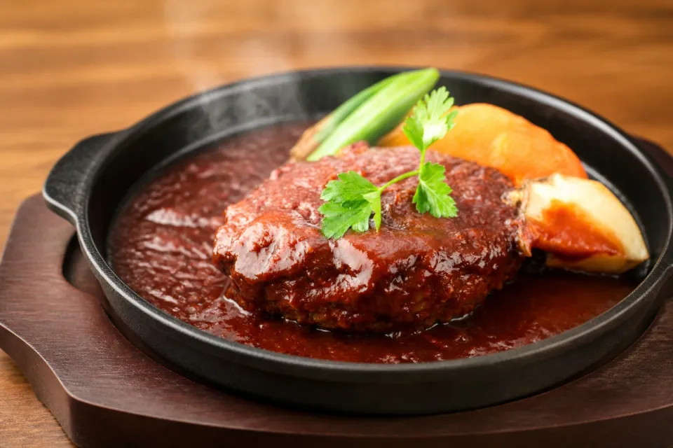 見蘭牛 ダイニング玄のハンバーグ盛り付け