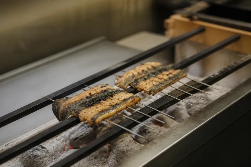 菊水楼の炭火で焼く魚料理