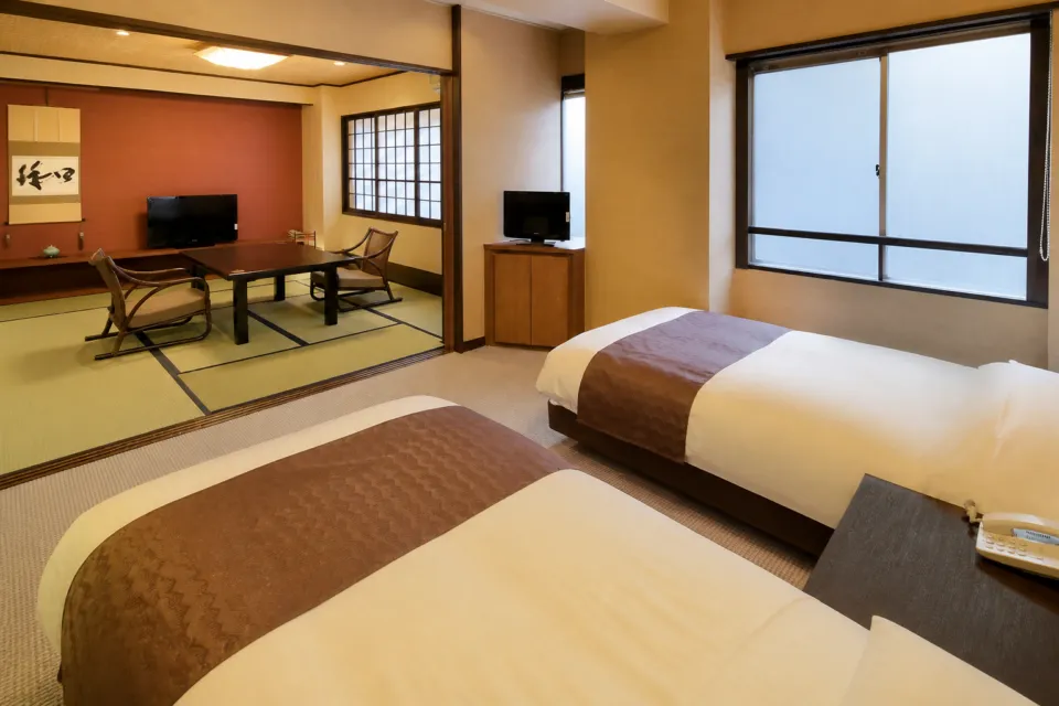 岸権旅館の段差が少ない和洋室