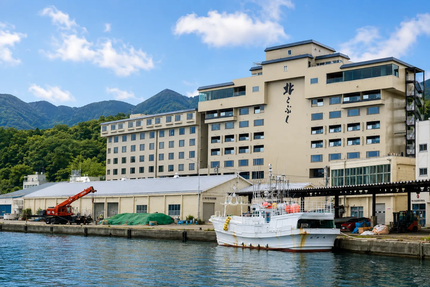 北こぶし知床 ホテル&リゾートの海沿いの外観