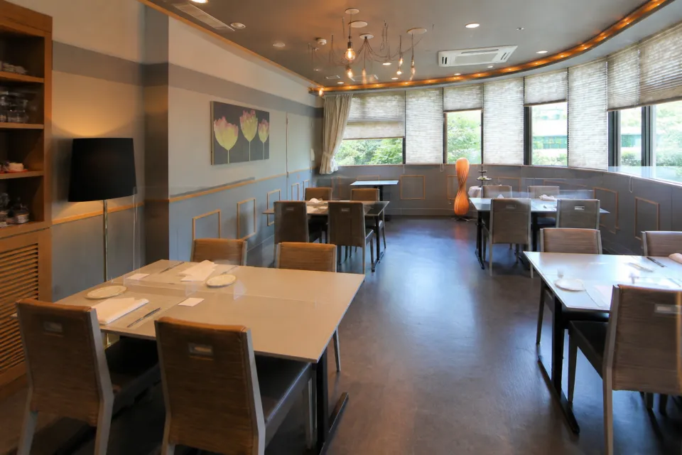 後楽ホテルの2階Restaurant 巴の店内