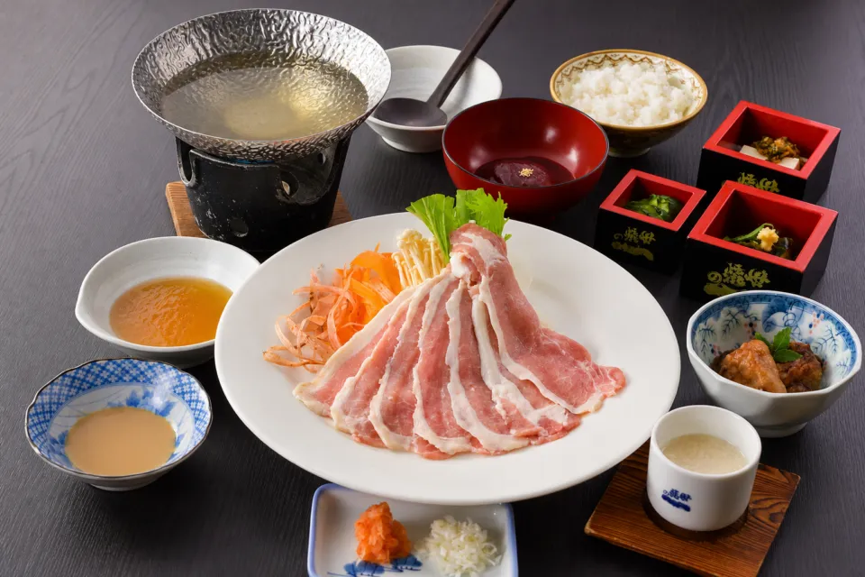 蔵元レストラン せきのいちの豚しゃぶと餅料理の御膳