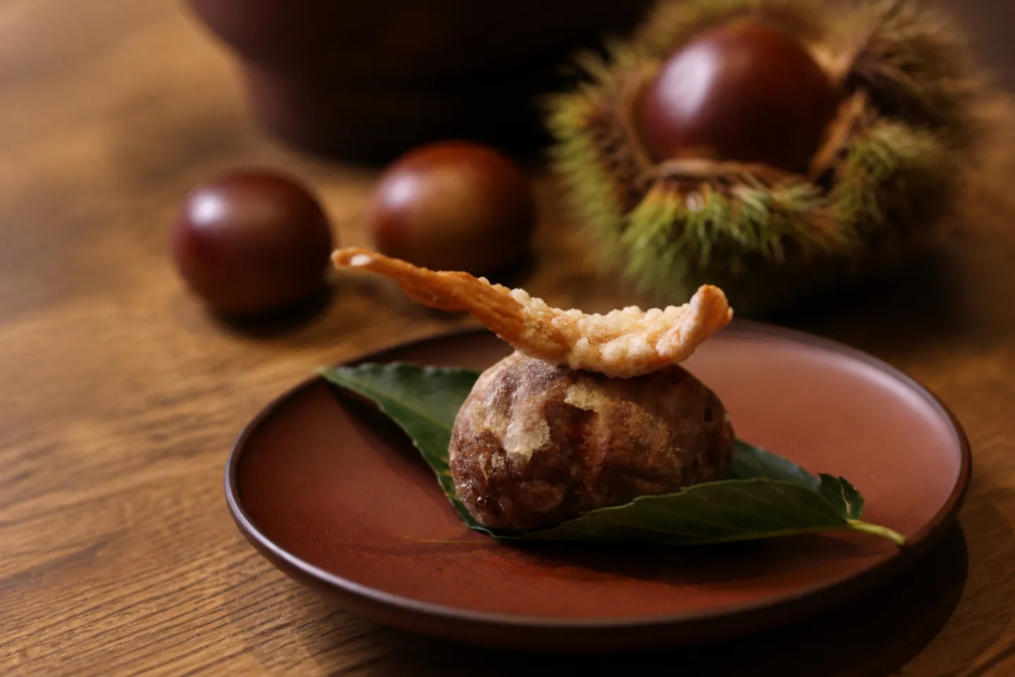 京都和久傳の葉に盛られた揚げ物