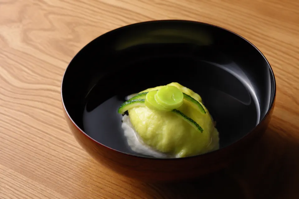 京都和久傳の緑をまとった料理