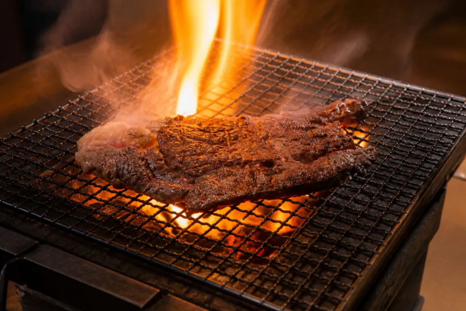 休暇村蒜山高原の炎で焼き上げるステーキ