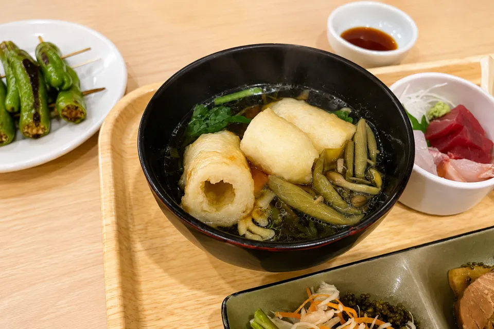 休暇村乳頭温泉郷の器に盛られた料理